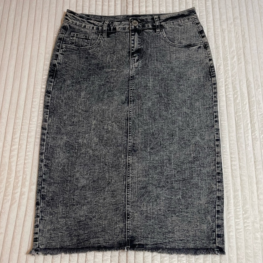 NWOT | Stylish Black | Denim Pencil Skirt